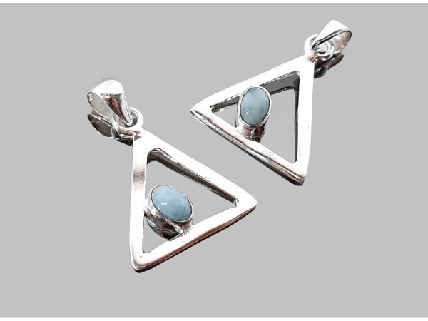 Colgante triangulo cabujón larimar plata