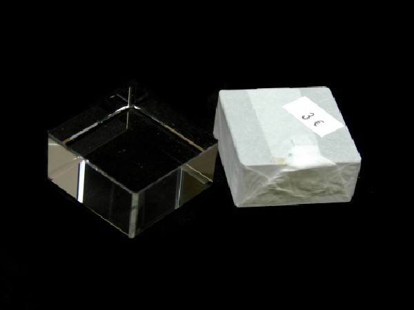 BASE DE CRISTAL 4x4x2 CM