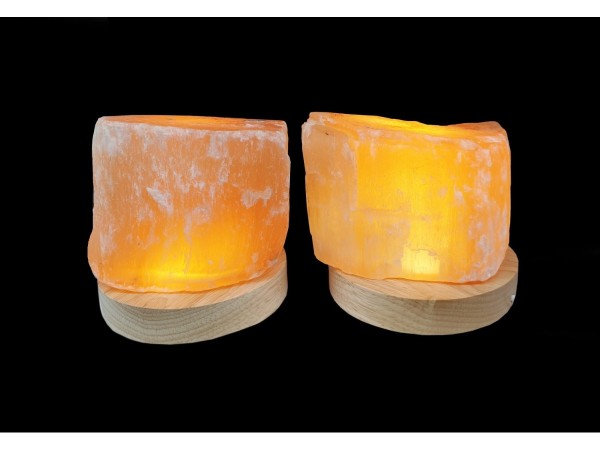 Lampara de selenita naranja base madera con luz led