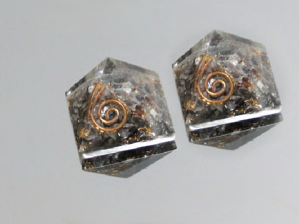 Piramide orgonite turmalina 2.5/3.5mm