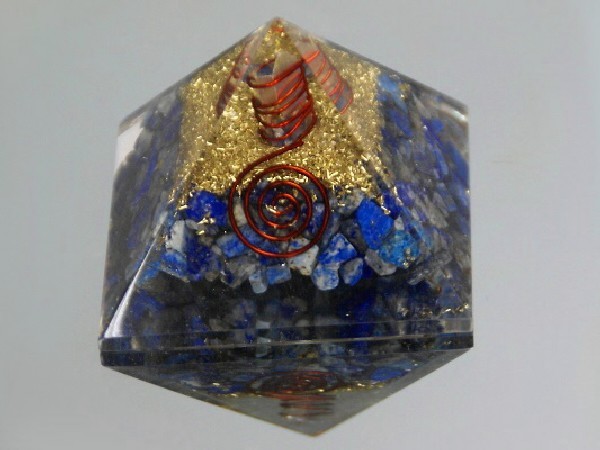 Piramide orgonite 9x9cm de lapislazuli