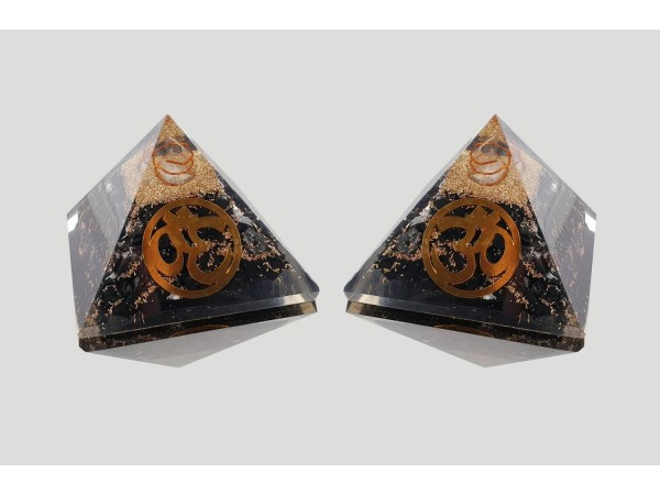 Piramide orgonite shungita 7x7 Om