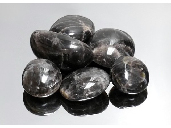 Rodado piedra luna negra 60x40mm (500gr)