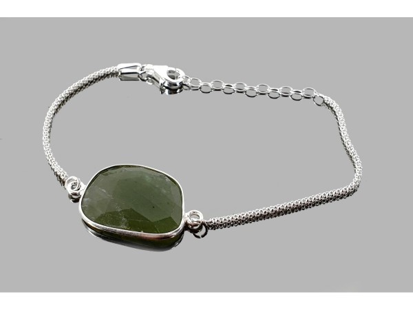 Pulsera tallada jade gruesa 17/19 cm. plata