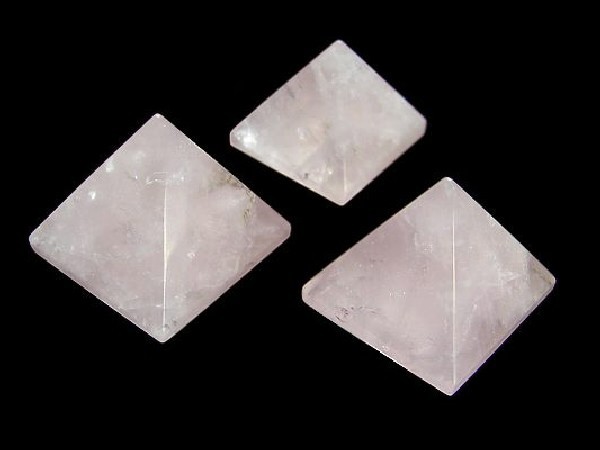 Piramide cuarzo rosa (1Kg)